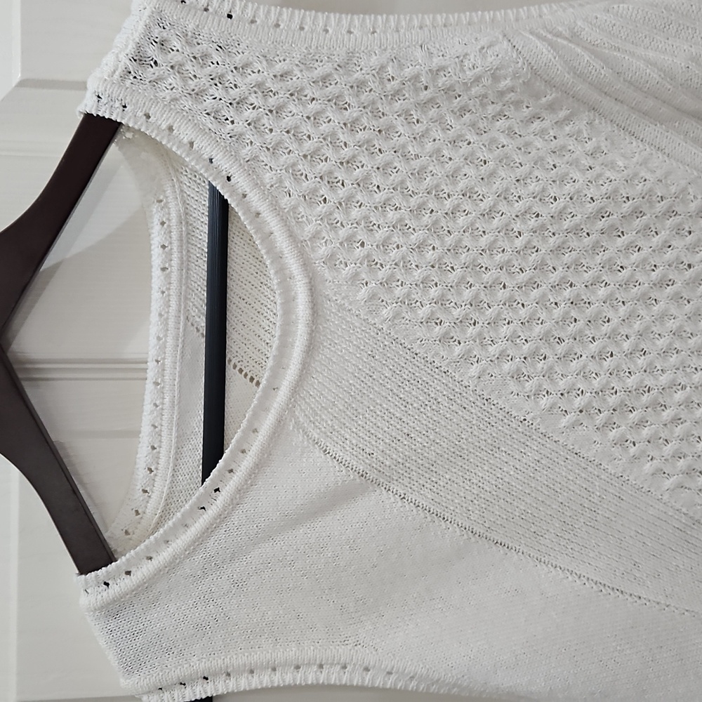 Chicos White Textured Waffle Knit Sleeveless Top See Meas - Picture 2 of 6